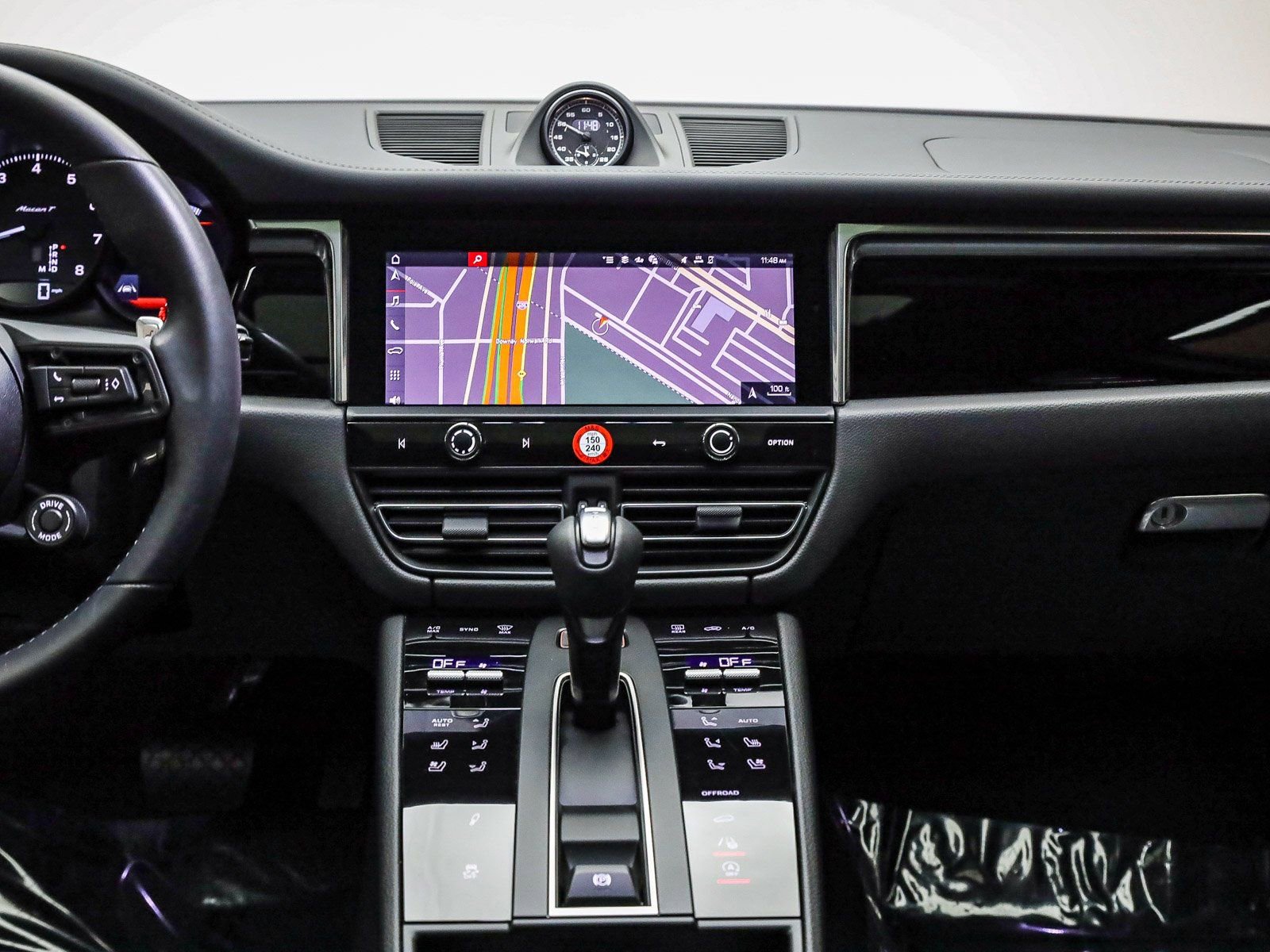 Certified 2025 Porsche Macan Turbo image 12