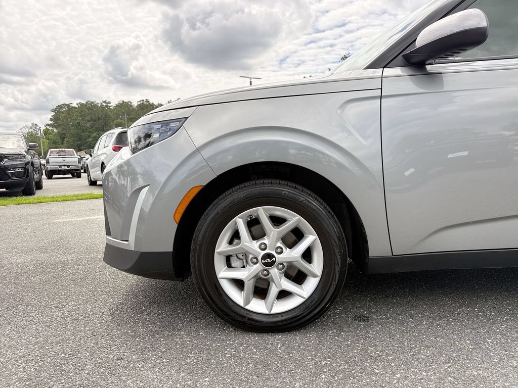 Used 2024 Kia Soul LX w/ Option Group 015 FWD image 13