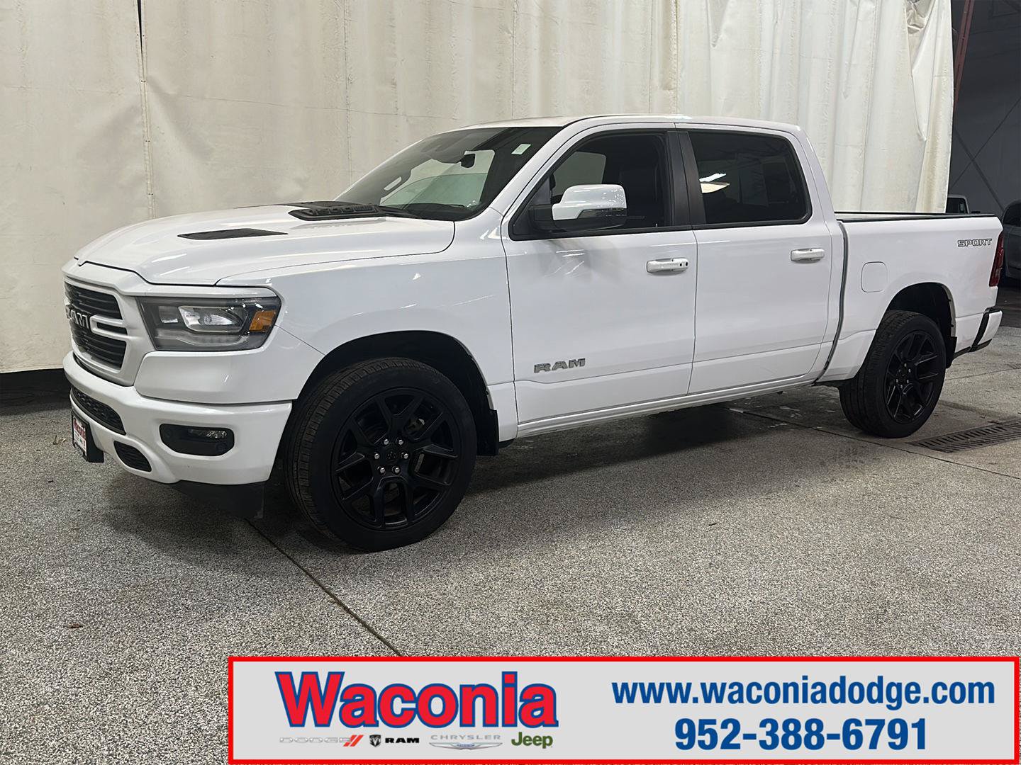 Used 2023 RAM 1500 Laramie AWD/4WD image 1