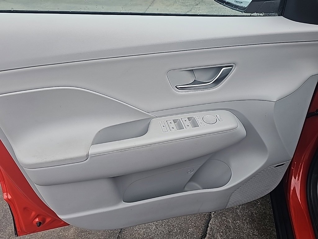 Used 2024 Hyundai Kona Limited image 9