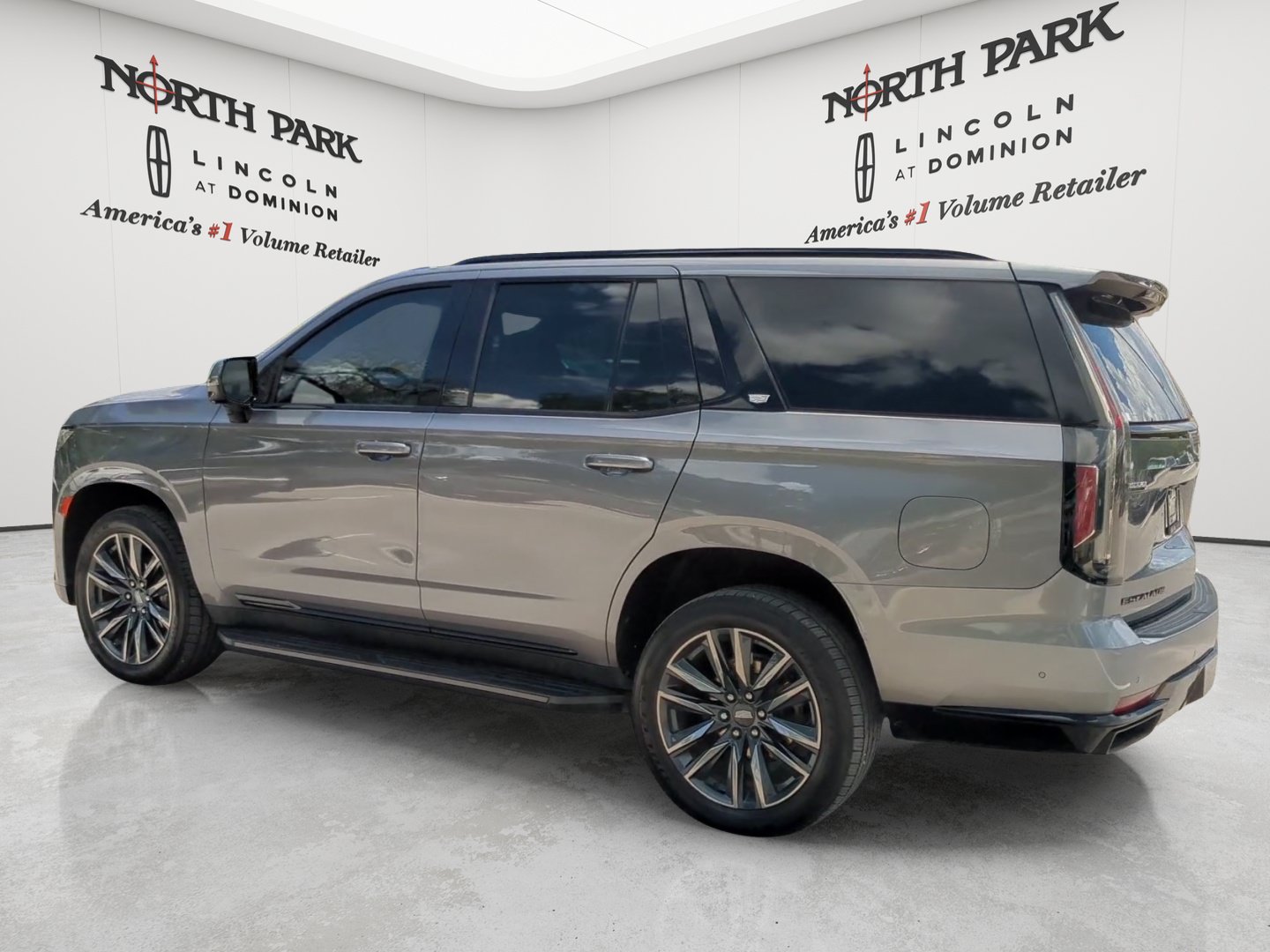 Used 2021 Cadillac Escalade Sport RWD image 3