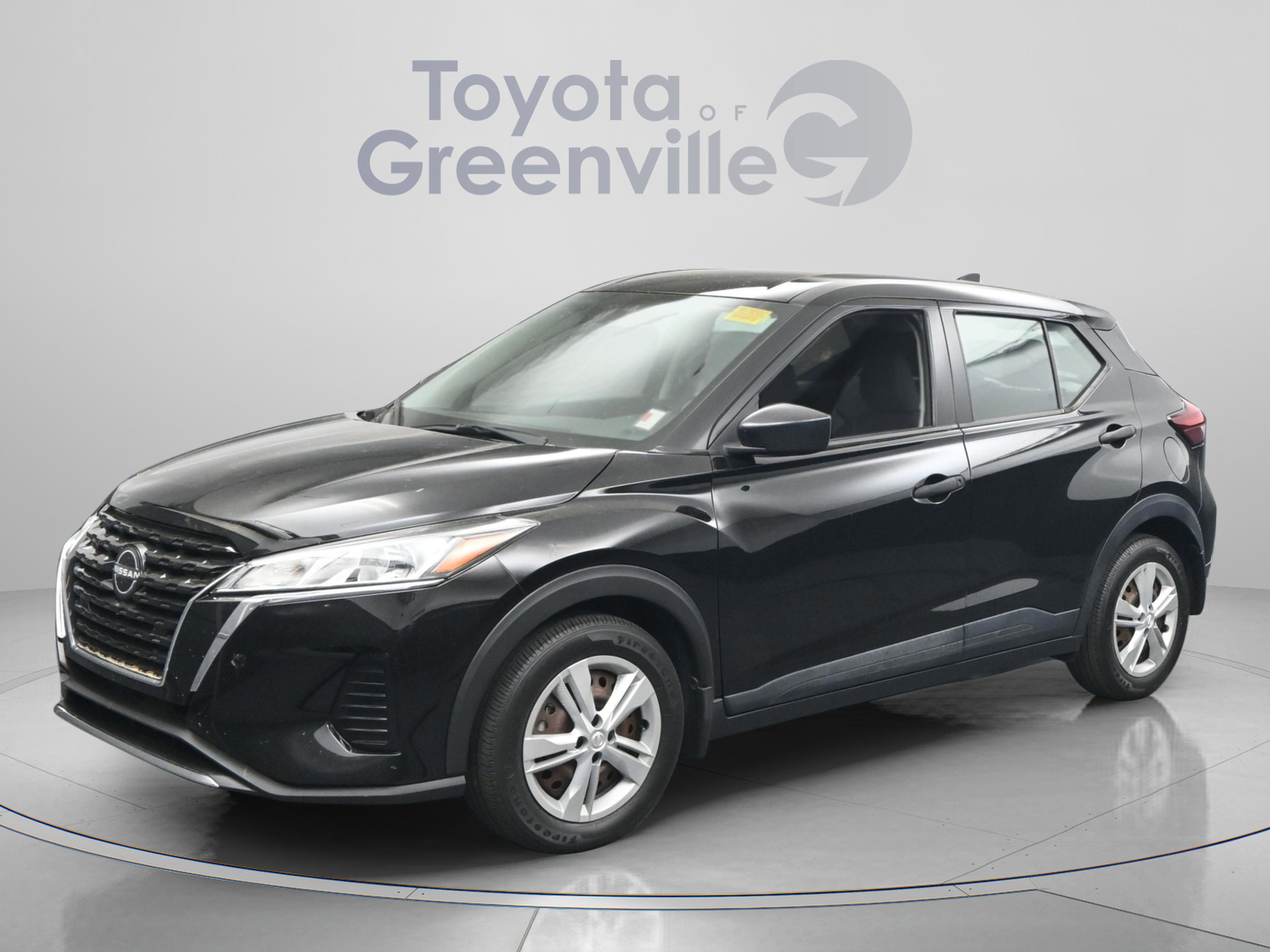 Used 2022 Nissan Kicks S image 1