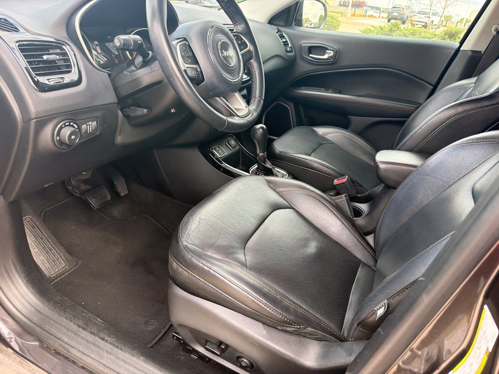 Used 2018 Jeep Compass Limited w/ Navigation Group FWD image 2