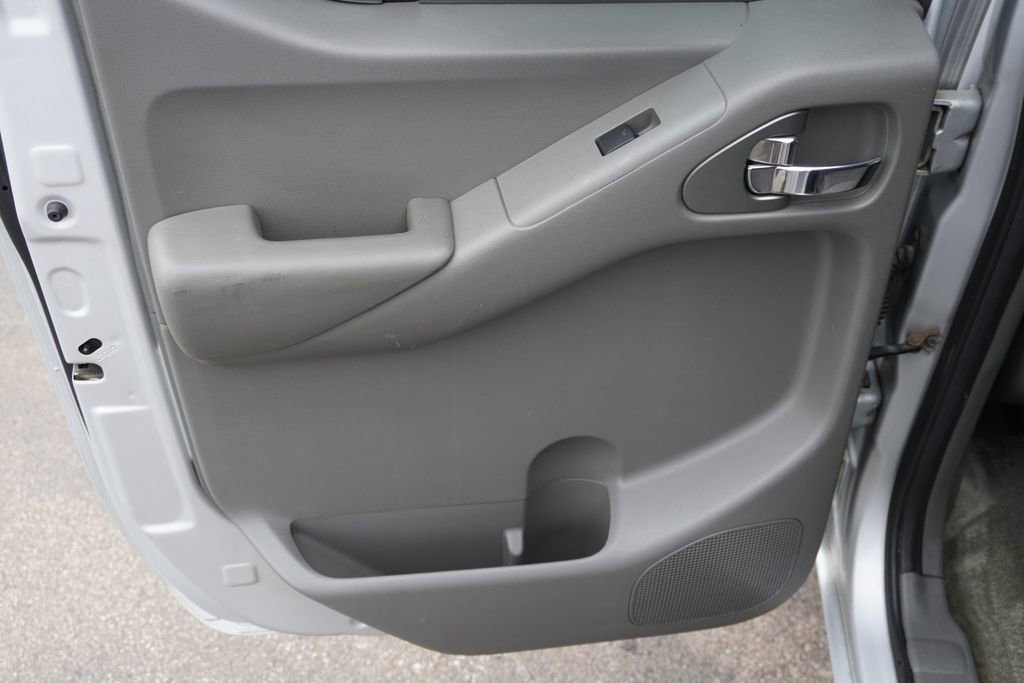 Used 2012 Nissan Frontier SV image 24