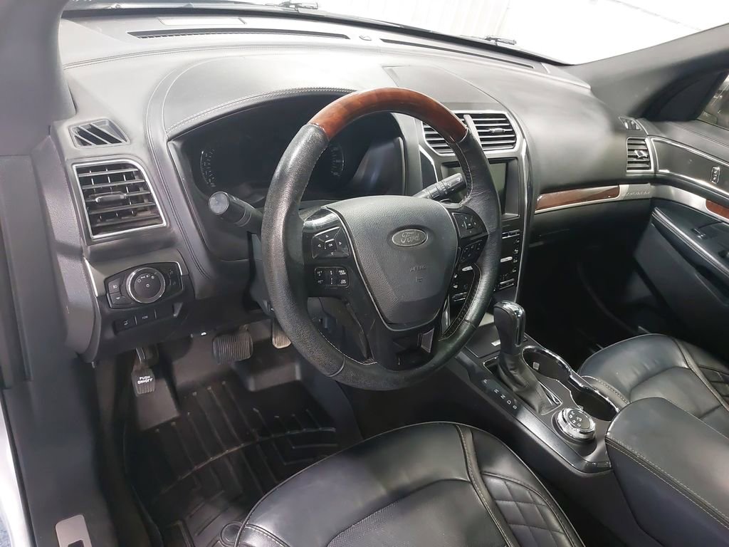 Used 2018 Ford Explorer Platinum AWD/4WD image 18