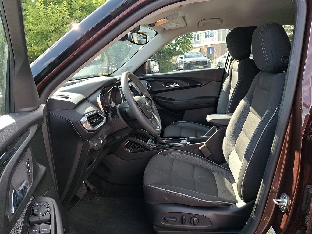 Certified 2023 Chevrolet TrailBlazer LT w/ Convenience Package FWD image 13