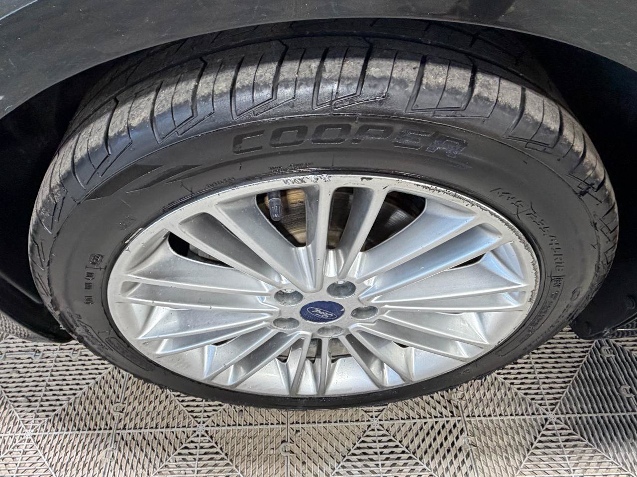 Used 2014 Ford Fusion SE w/ Equipment Group 202A FWD image 28