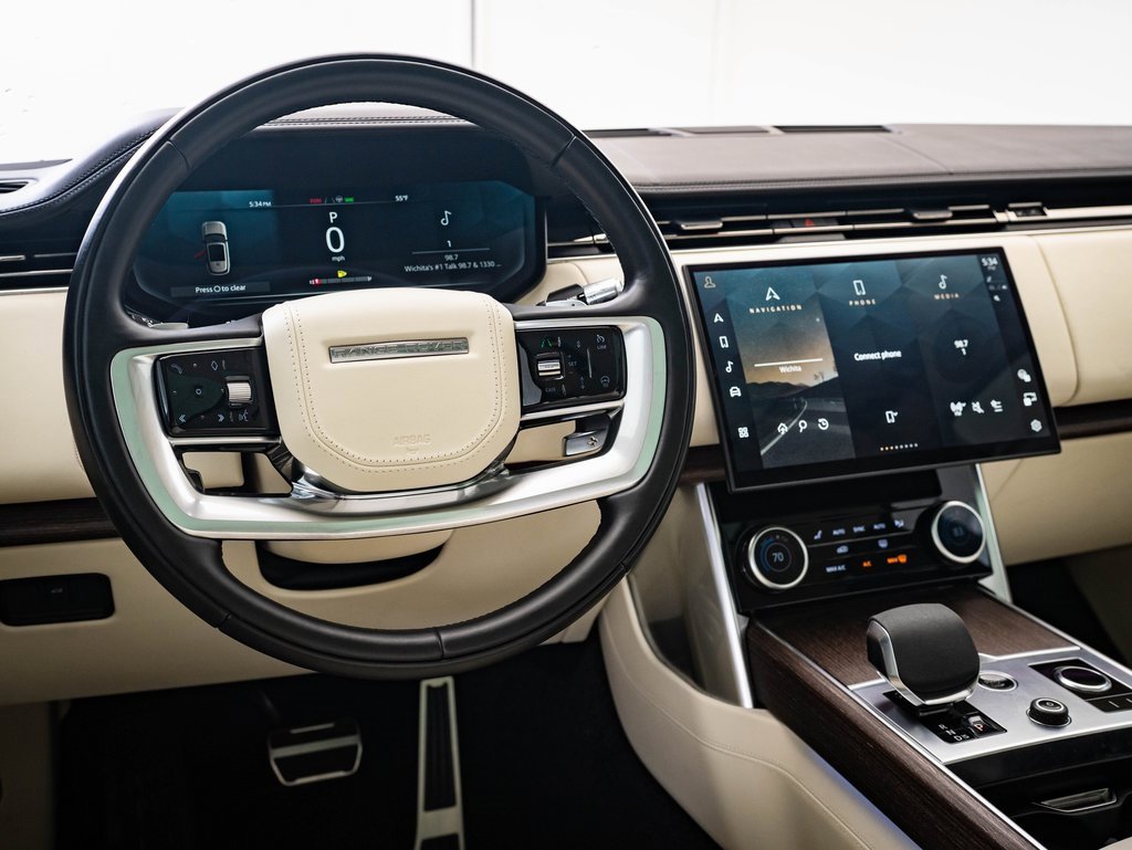 Used 2022 Land Rover Range Rover SE image 4