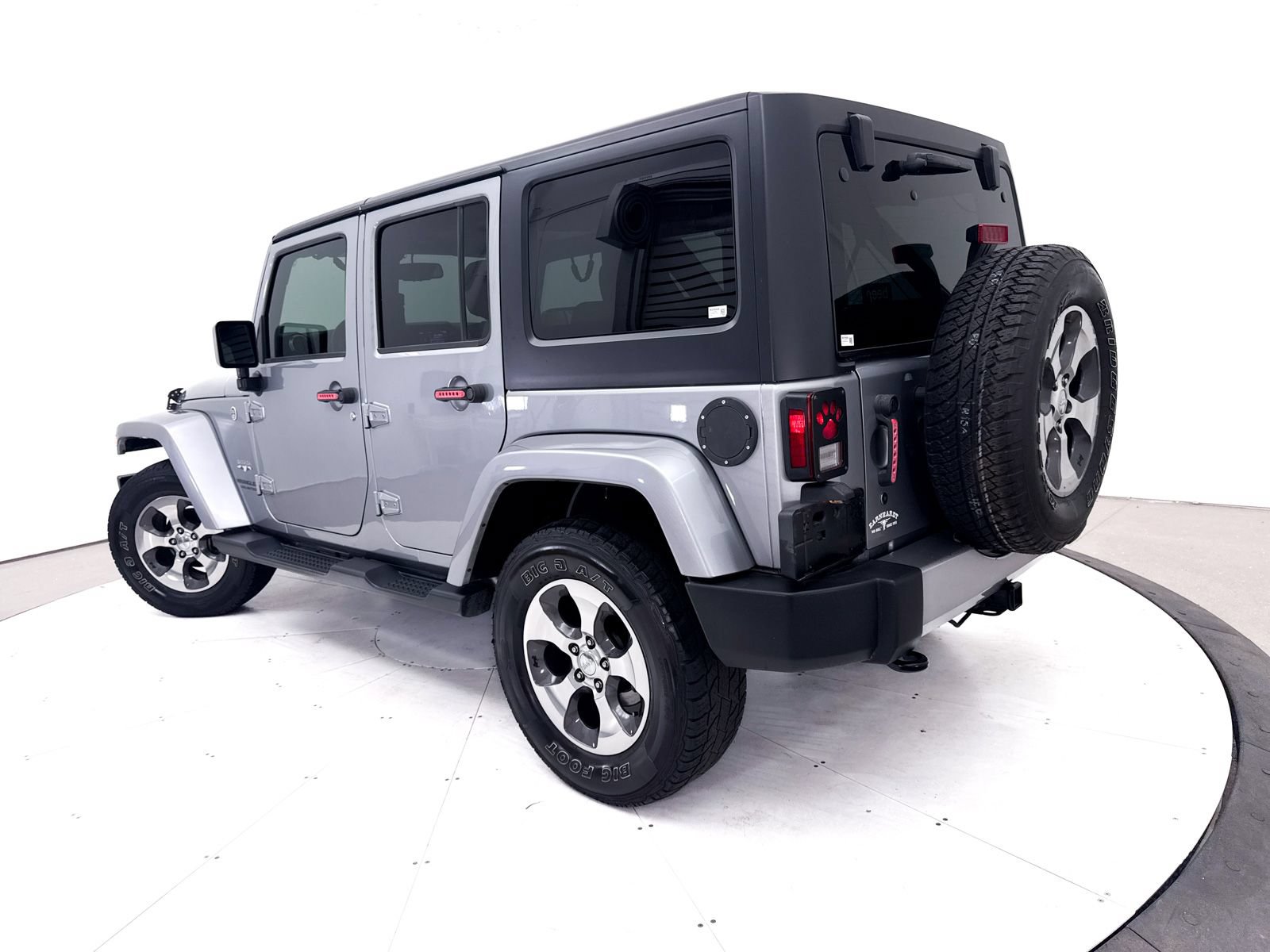 Used 2017 Jeep Wrangler Unlimited Sahara w/ Max Tow Package AWD/4WD image 2