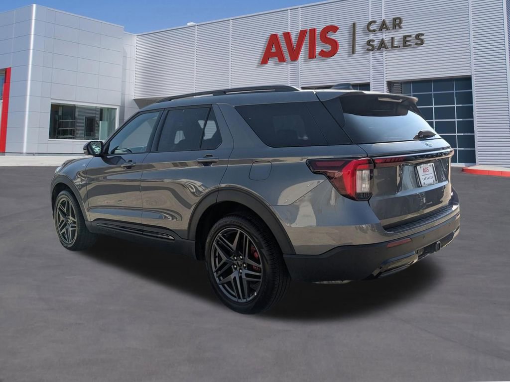 Used 2025 Ford Explorer ST-Line w/ ST-Line Street Pack image 9