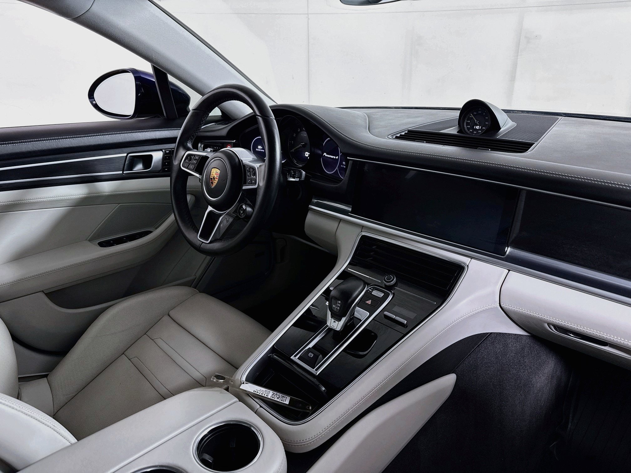 Used 2020 Porsche Panamera 4 AWD/4WD image 30
