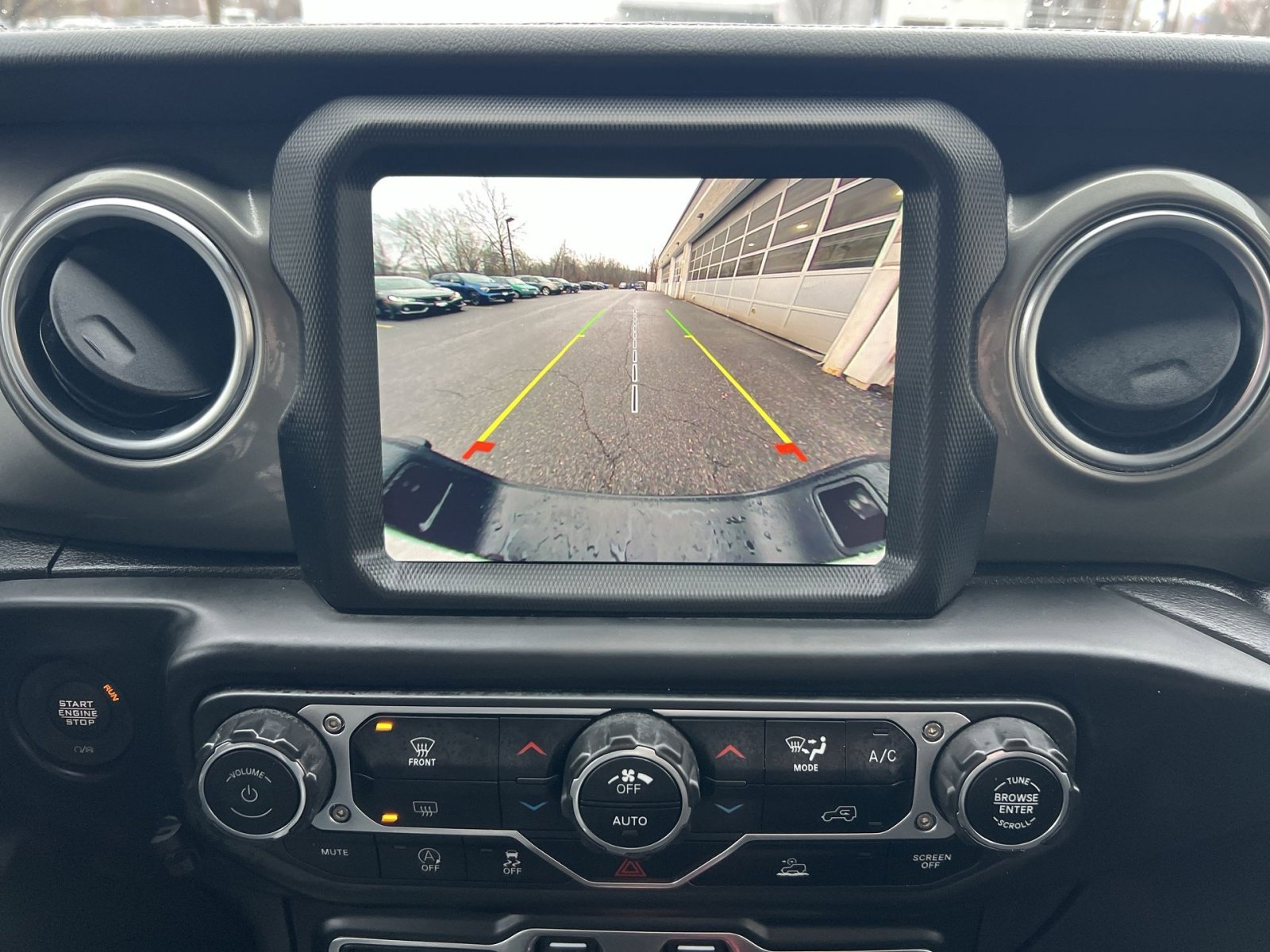 Used 2023 Jeep Gladiator Overland image 18