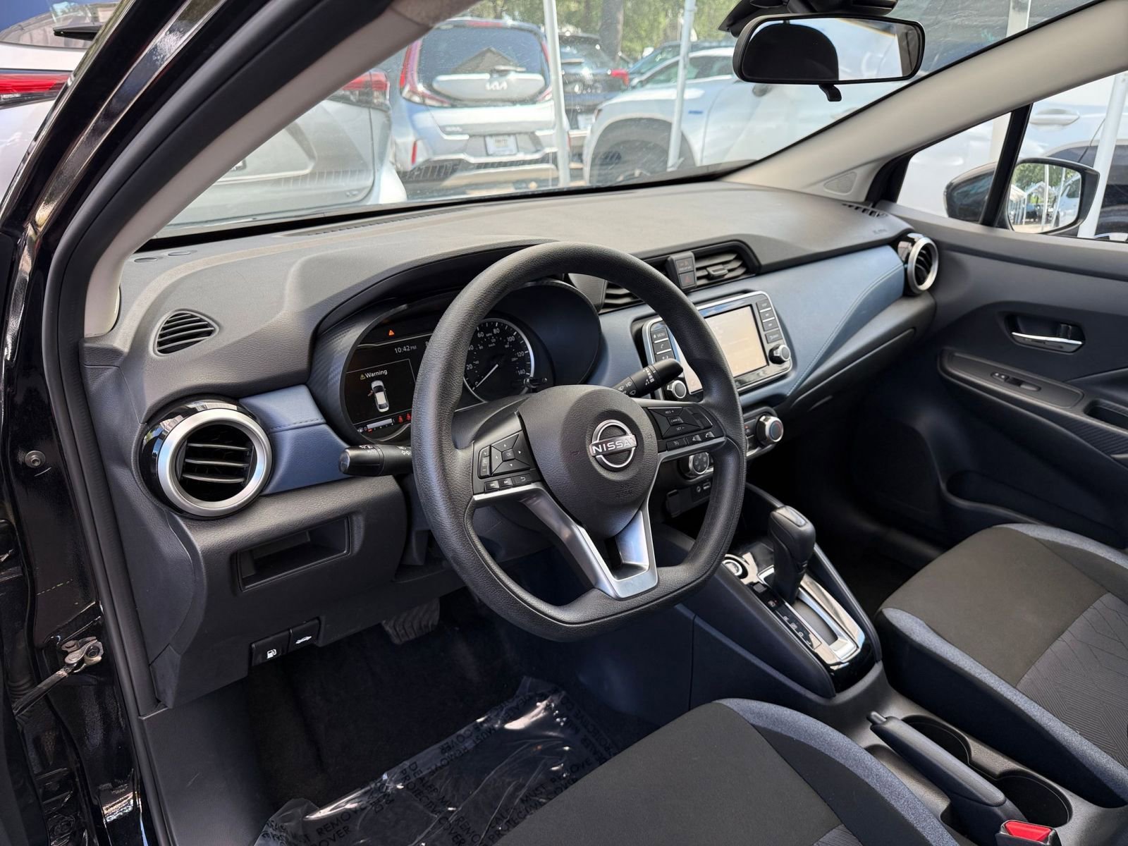 Used 2025 Nissan Versa SV FWD image 31