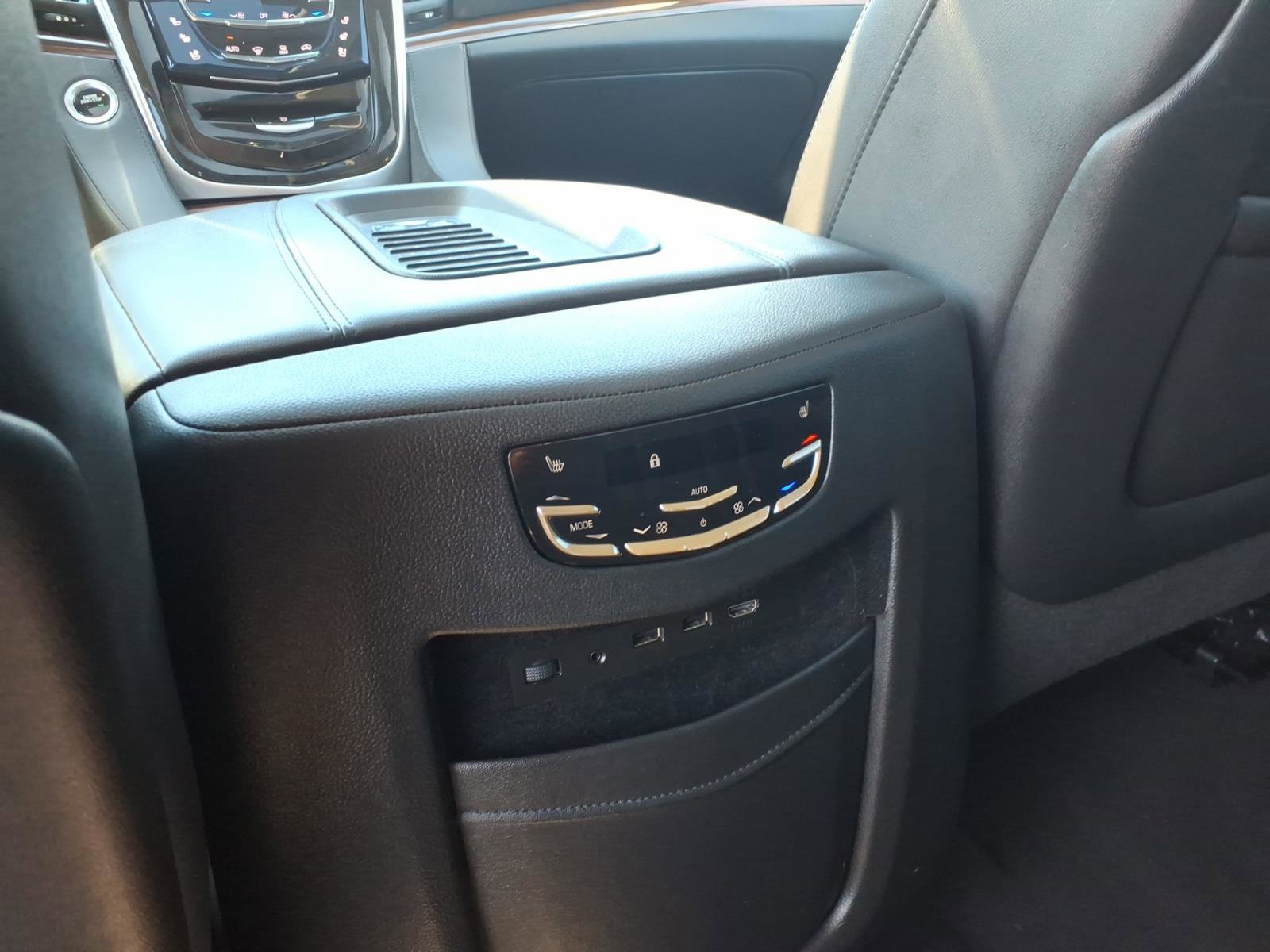 Used 2019 Cadillac Escalade Luxury AWD/4WD image 16