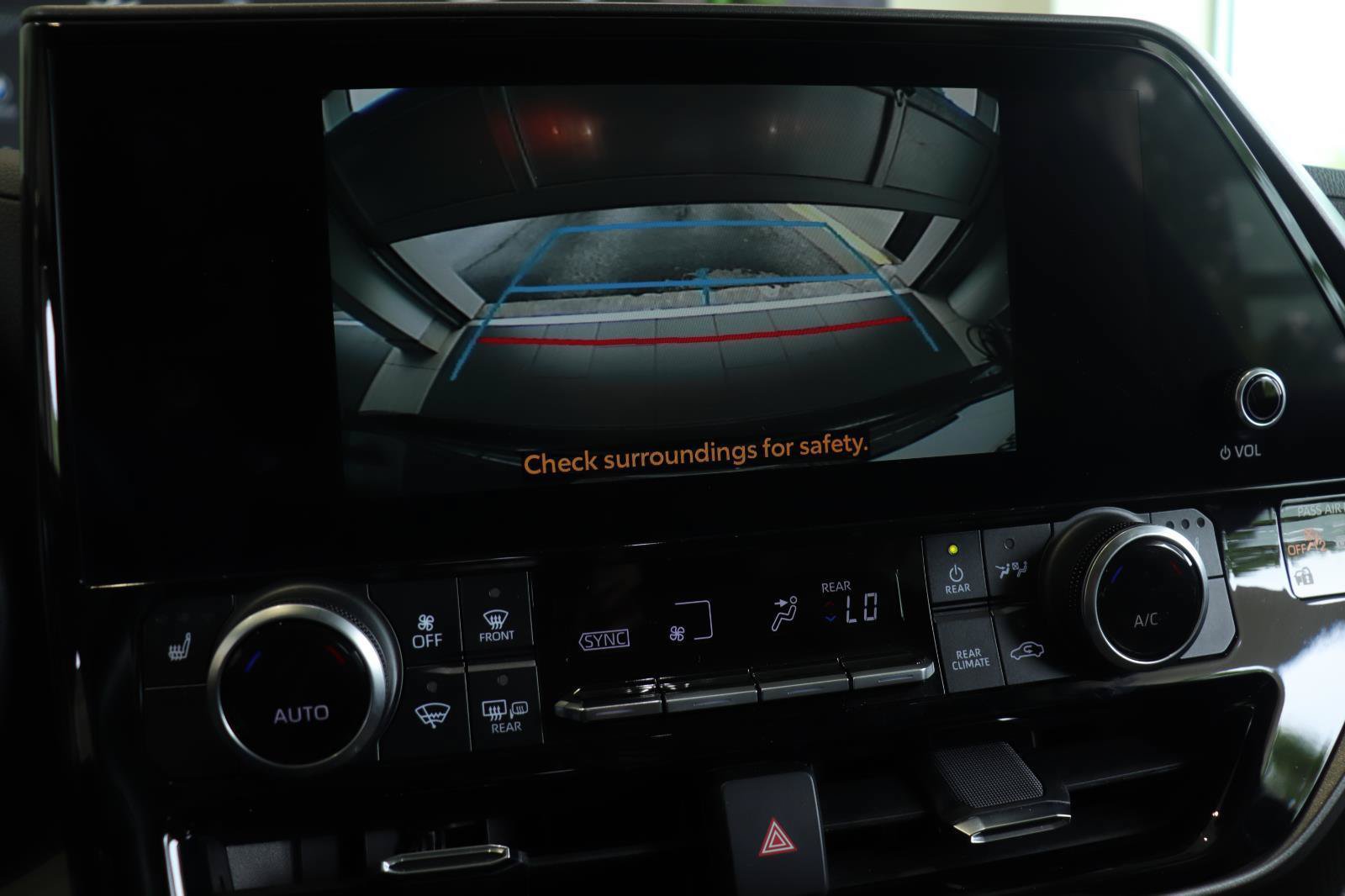 Used 2023 Toyota Highlander XLE FWD image 30