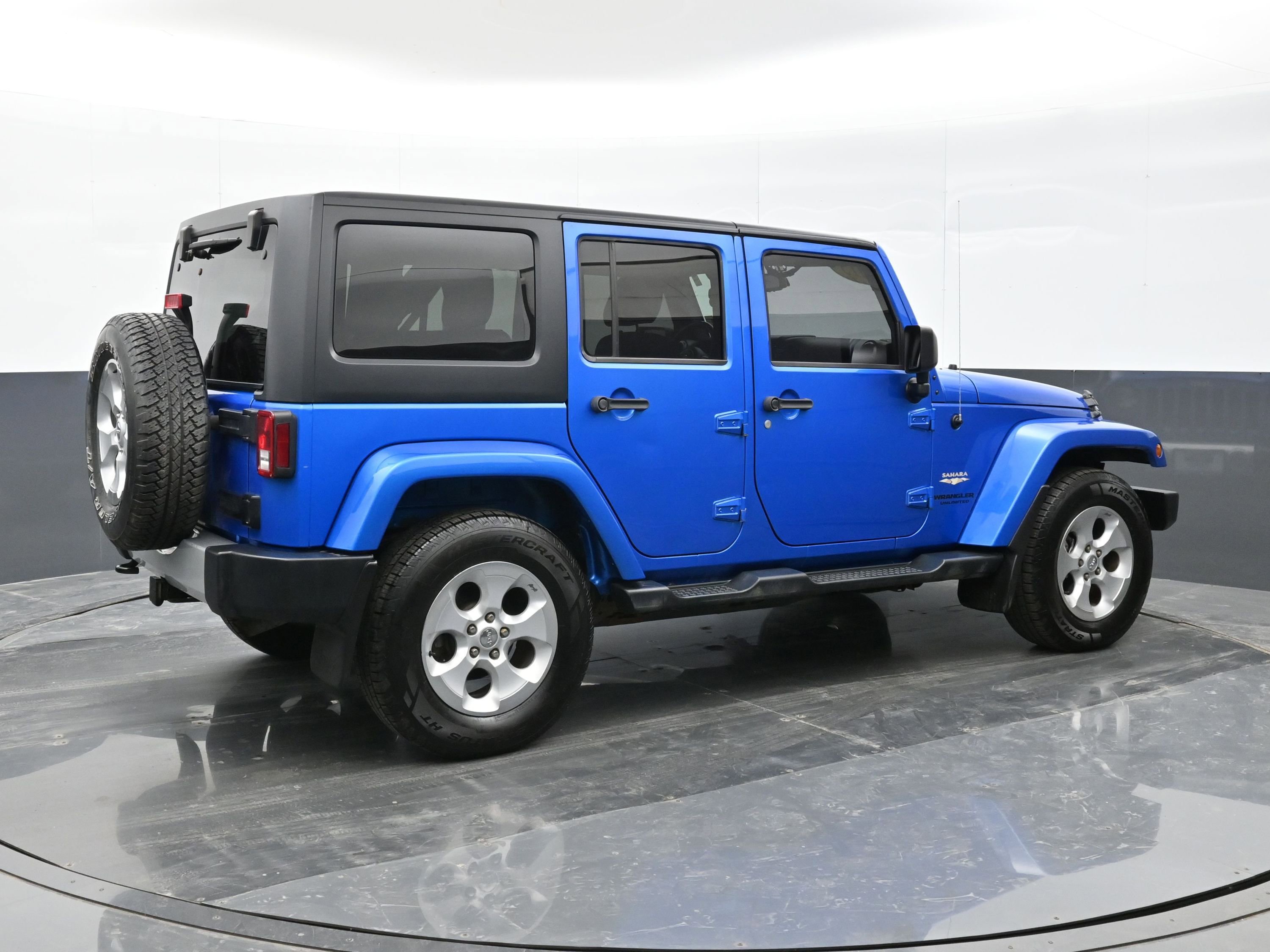 Used 2015 Jeep Wrangler Unlimited Sahara image 8