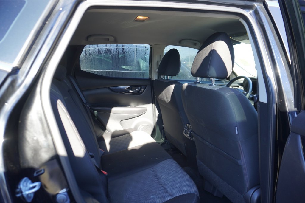 Used 2017 Nissan Rogue Sport SV AWD/4WD image 7