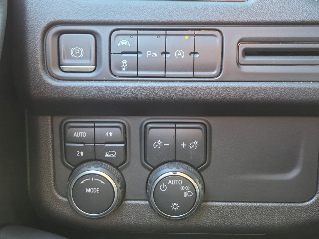 Used 2023 Chevrolet Suburban RST AWD/4WD image 36