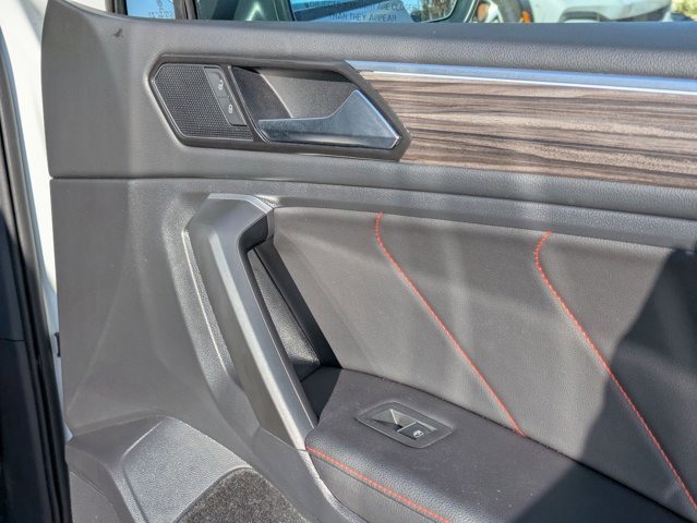 Used 2024 Volkswagen Tiguan SE image 28
