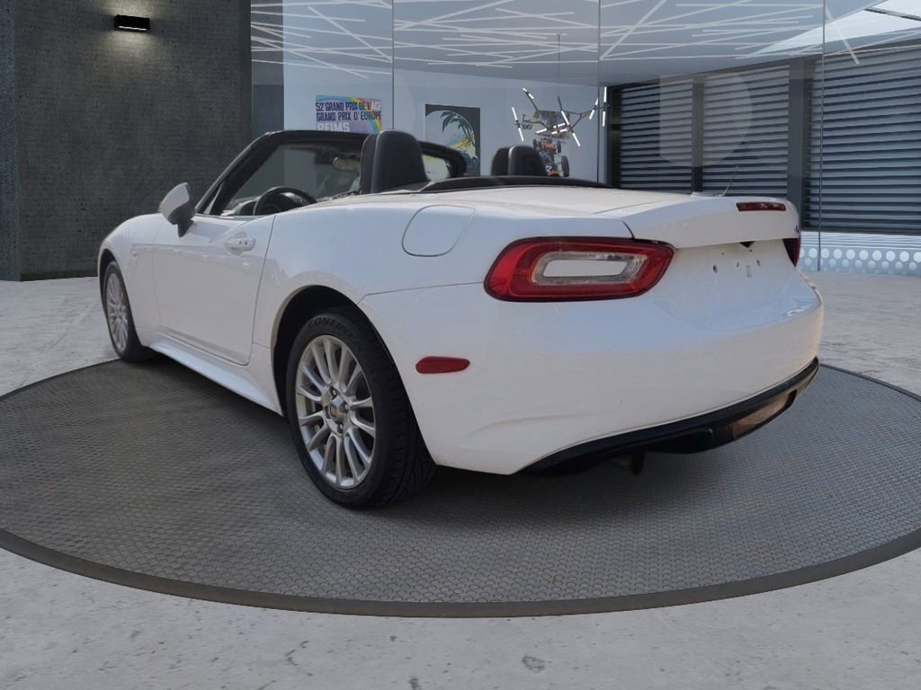 Used 2017 FIAT 124 Spider Classica RWD image 3