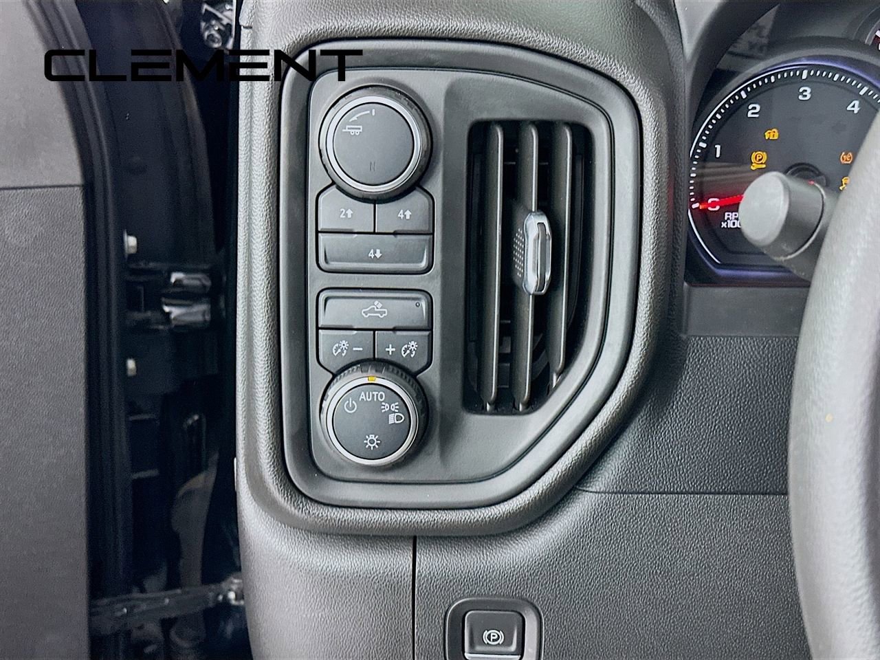 Used 2022 Chevrolet Silverado 2500 Custom w/ Custom Convenience Package AWD/4WD image 14