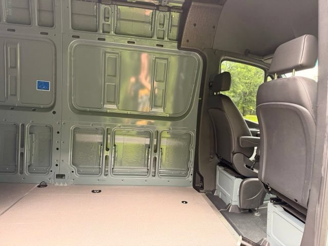 Used 2025 Mercedes-Benz Sprinter 2500 image 15