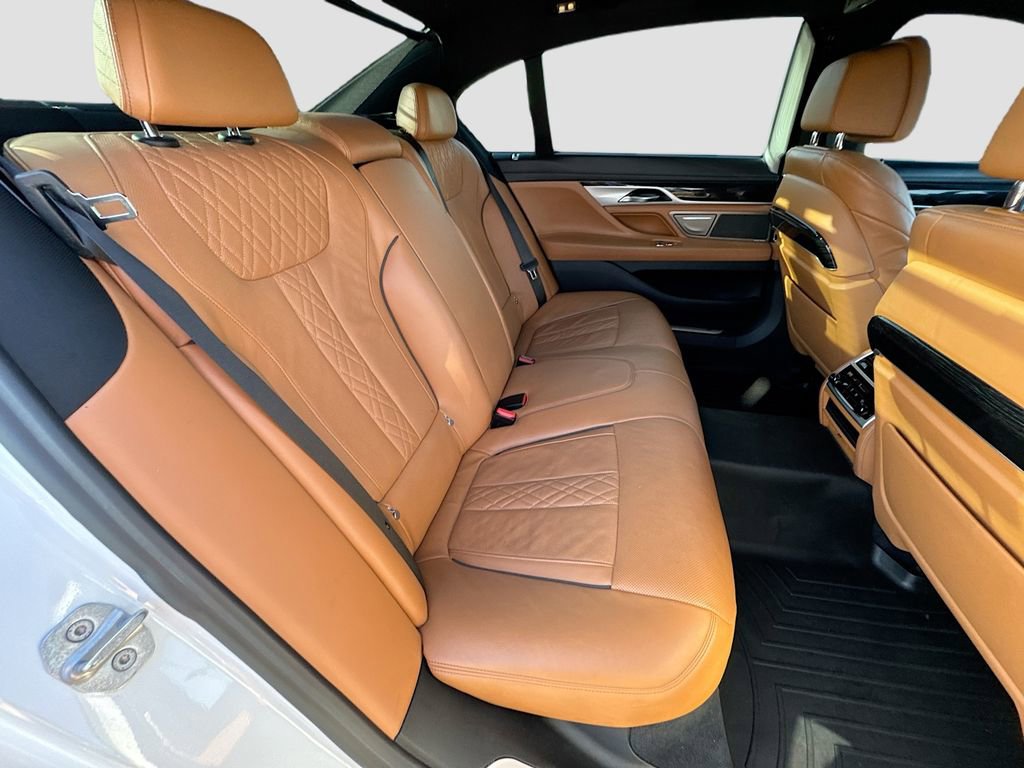 Used 2020 BMW 750i xDrive w/ Executive Package image 27