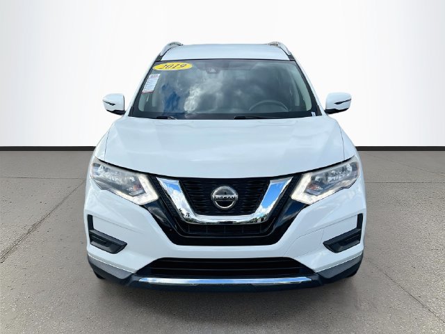 Used 2019 Nissan Rogue S w/ Special Edition Package FWD image 2