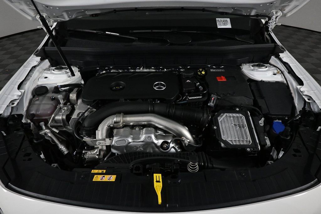 Used 2025 Mercedes-Benz GLB 250 image 33