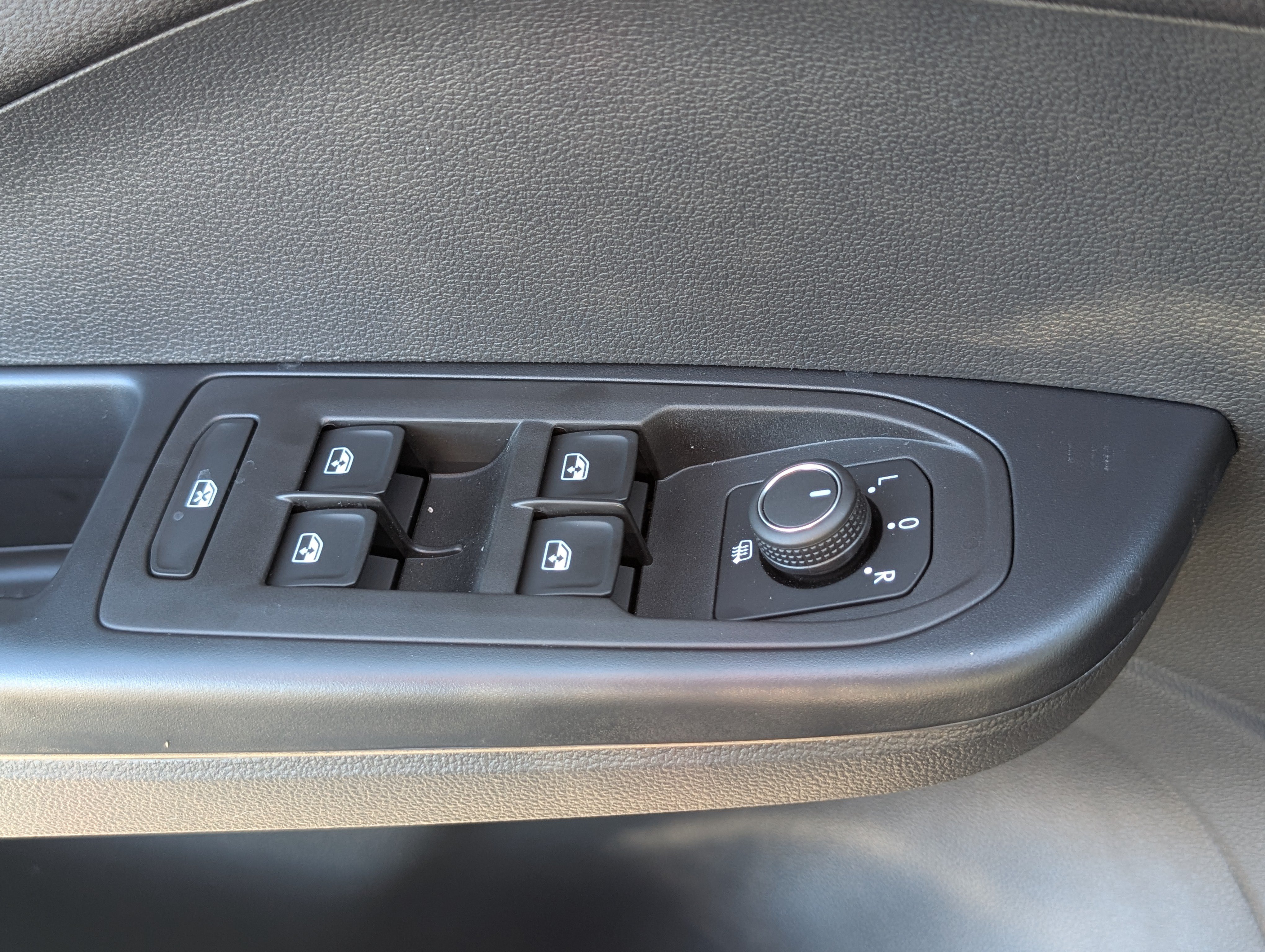 New 2027 Volkswagen Taos Sport AWD/4WD image 15