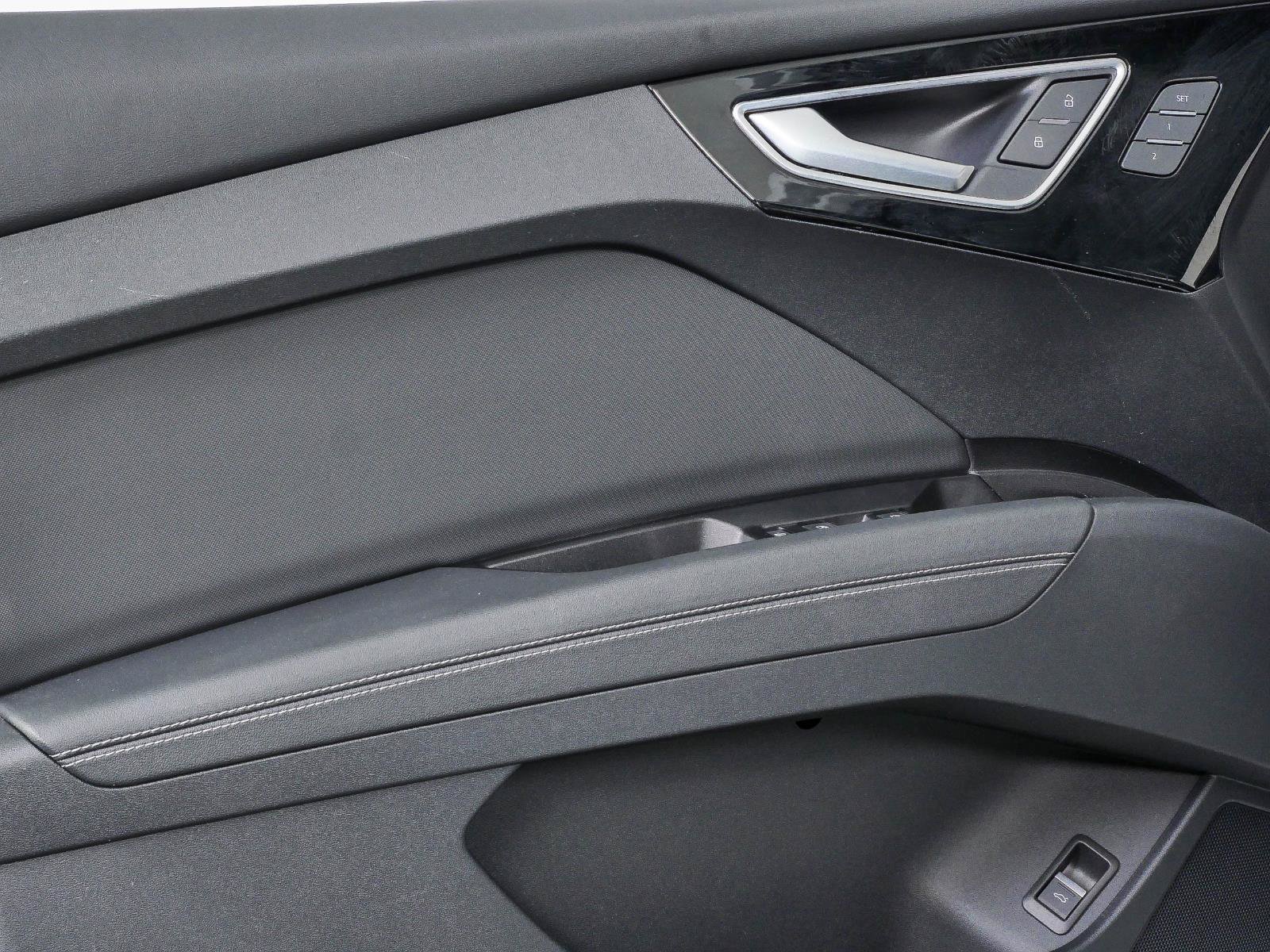 Used 2023 Audi Q4 e-tron Prestige AWD/4WD image 6
