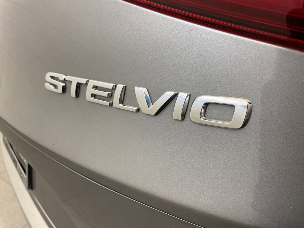 Used 2021 Alfa Romeo Stelvio Ti image 8