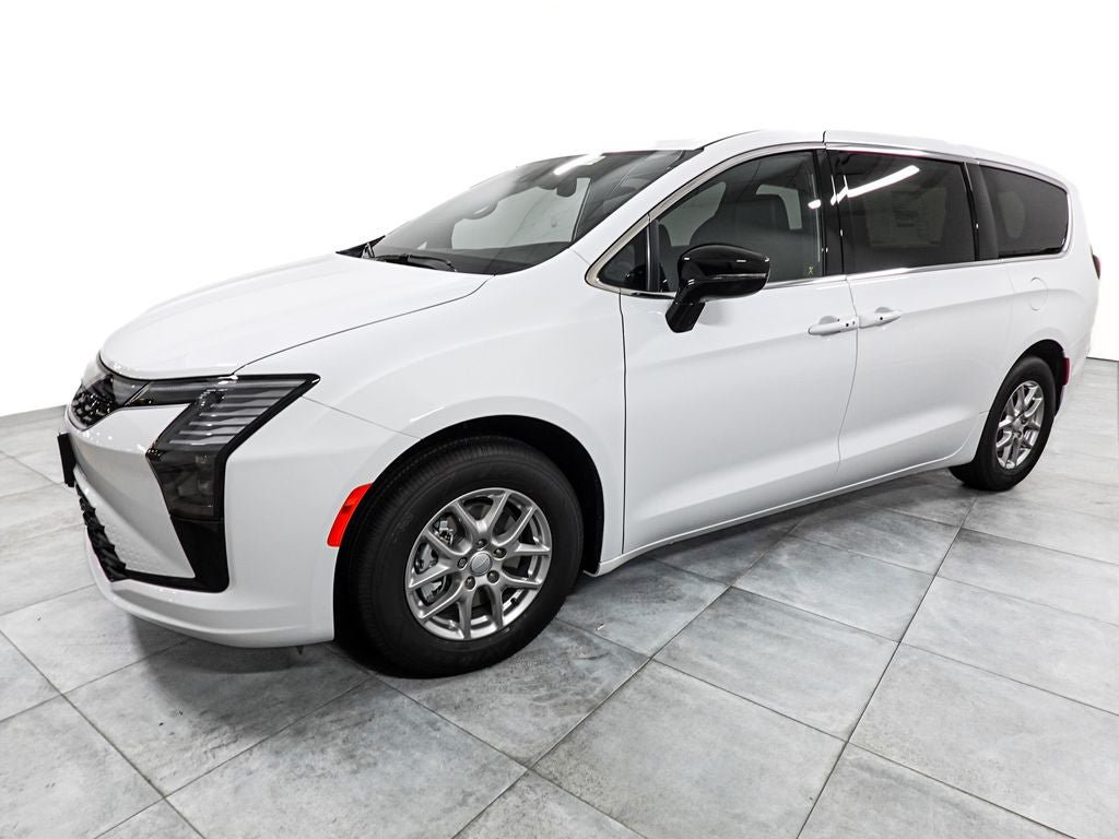 New 2027 Chrysler Pacifica Select FWD image 4