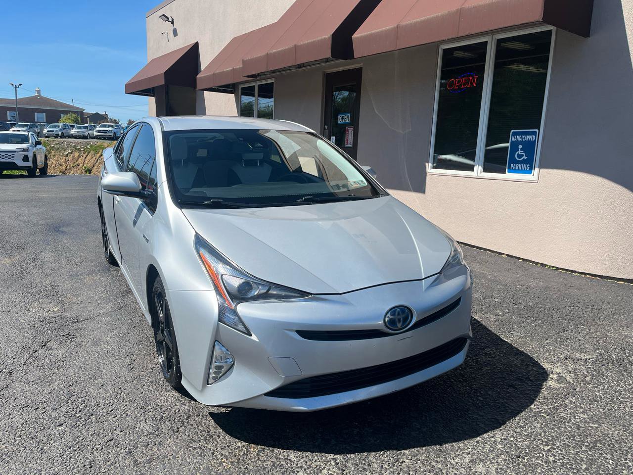 Used 2017 Toyota Prius Four Touring FWD image 2