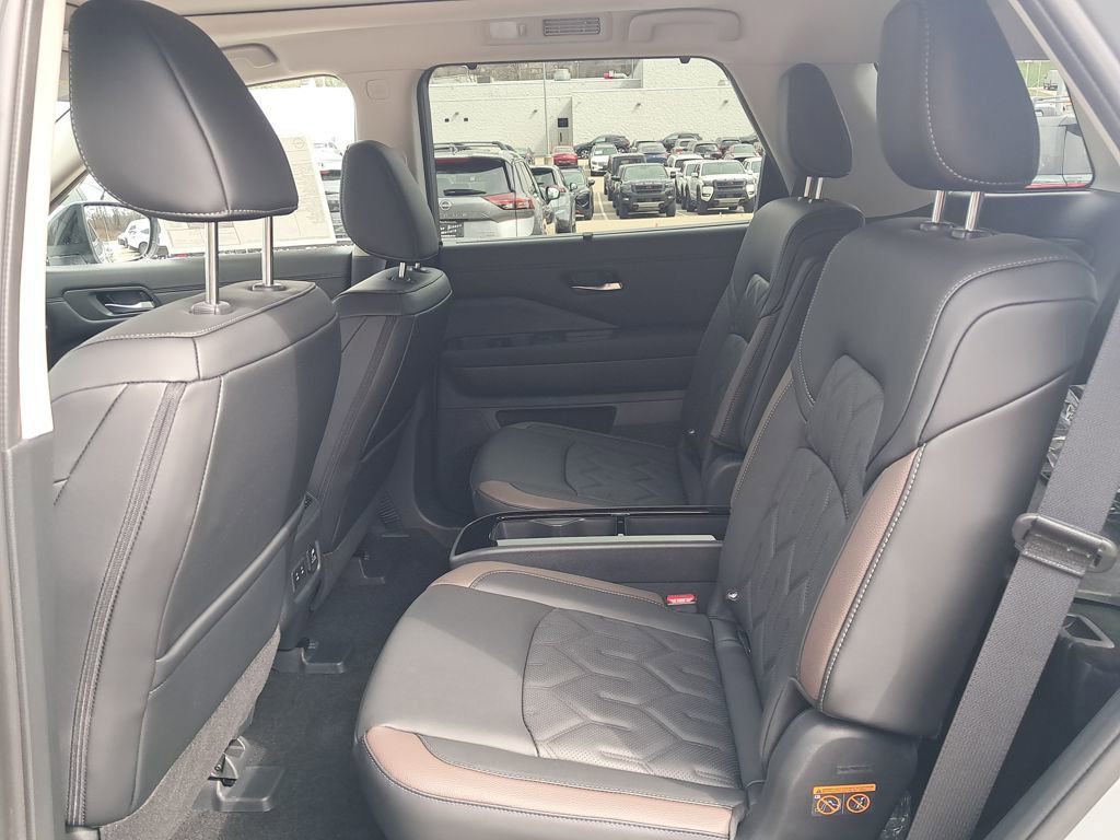 New 2026 Nissan Pathfinder Platinum w/ Lighting Package image 26