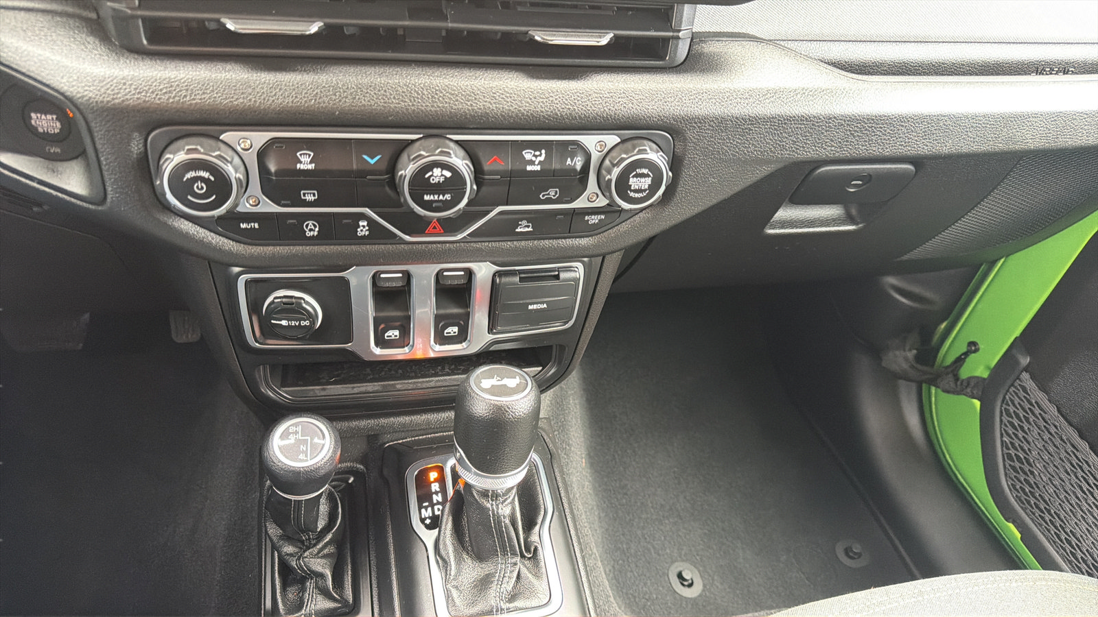 Used 2025 Jeep Wrangler Sport AWD/4WD image 14