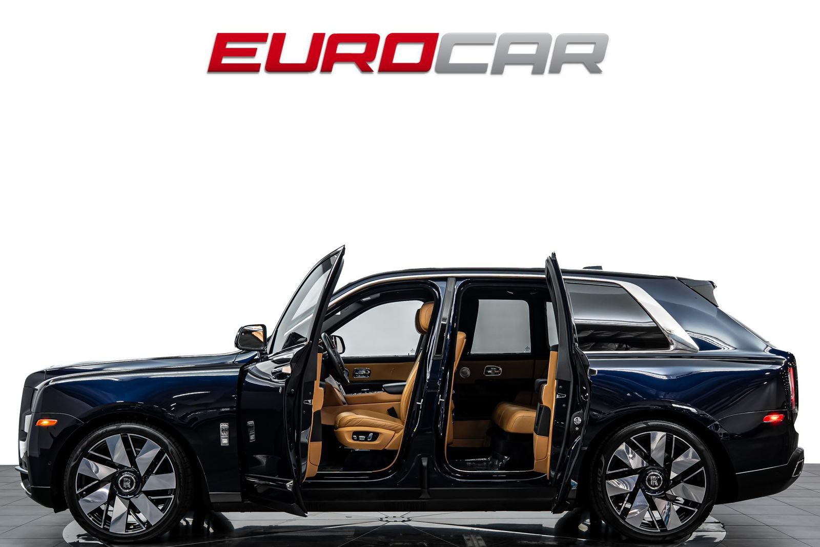 Used 2019 Rolls-Royce Cullinan AWD/4WD image 3