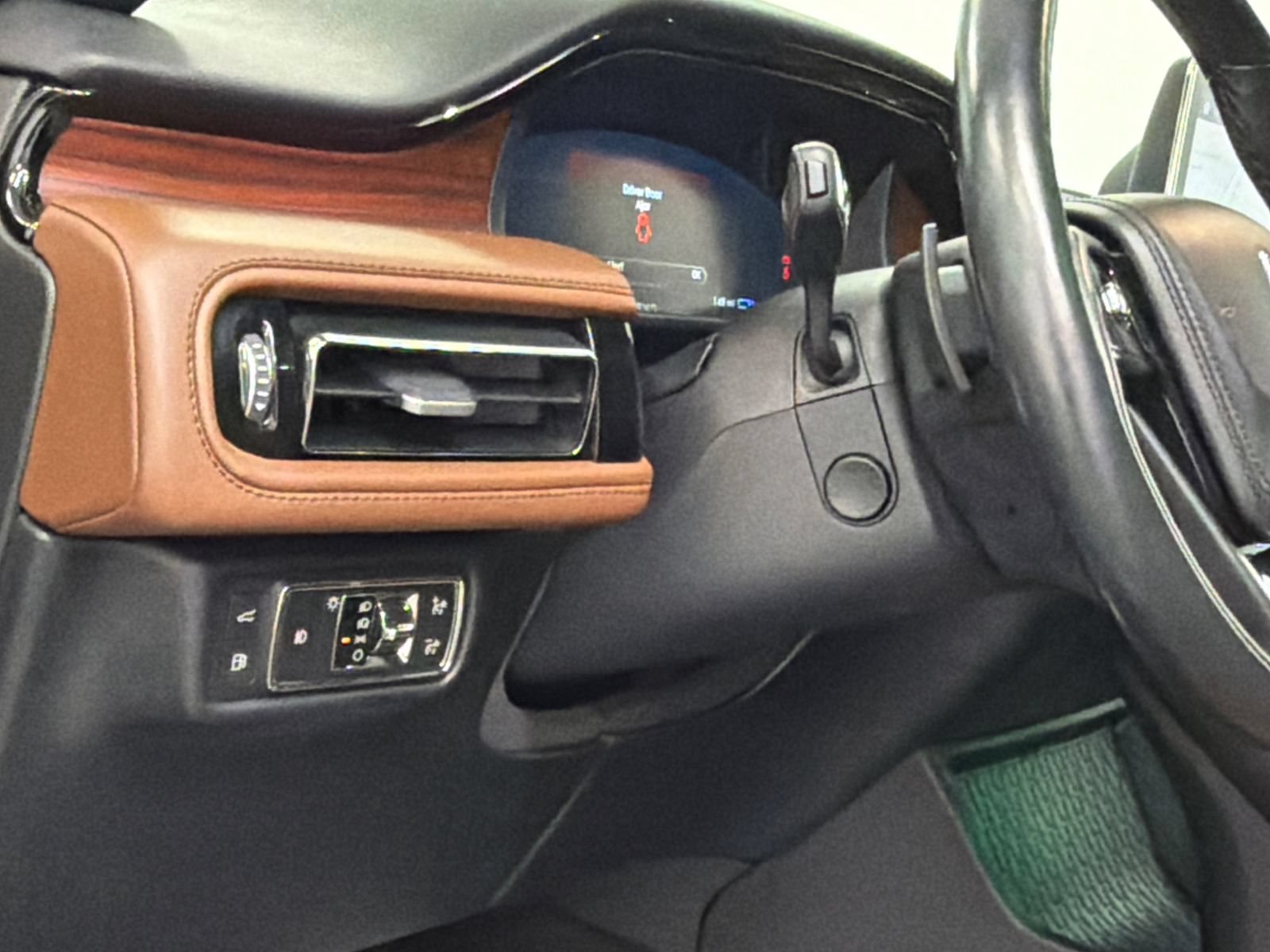 Used 2023 Lincoln Aviator Grand Touring w/ Equipment Group 301A AWD/4WD image 21