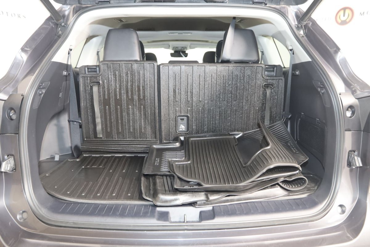 Used 2021 Toyota Highlander XLE AWD/4WD image 43