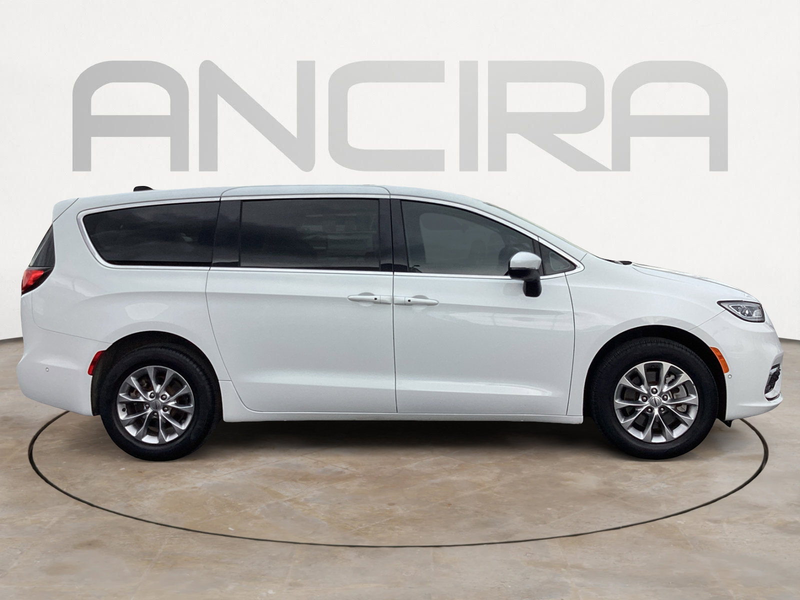 Used 2023 Chrysler Pacifica Touring-L AWD/4WD image 15