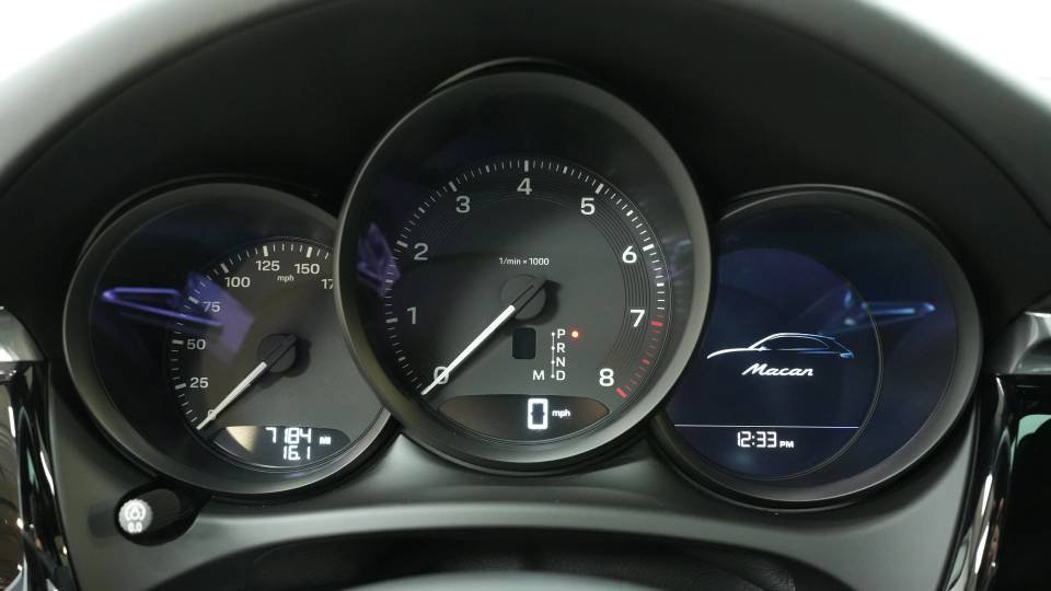 Certified 2025 Porsche Macan AWD/4WD image 14
