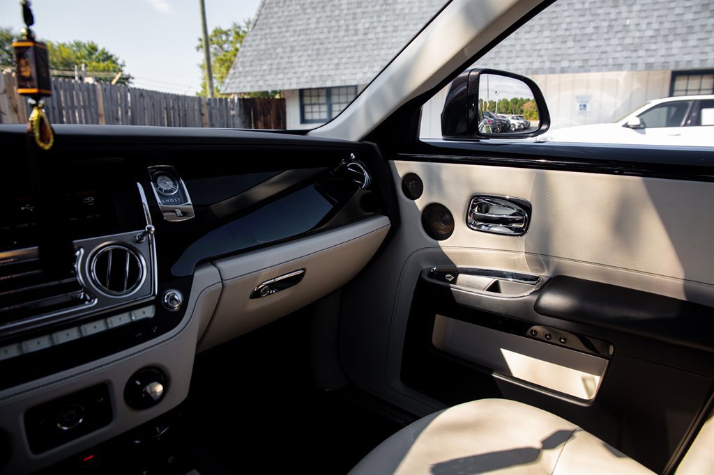 Used 2014 Rolls-Royce Ghost image 28