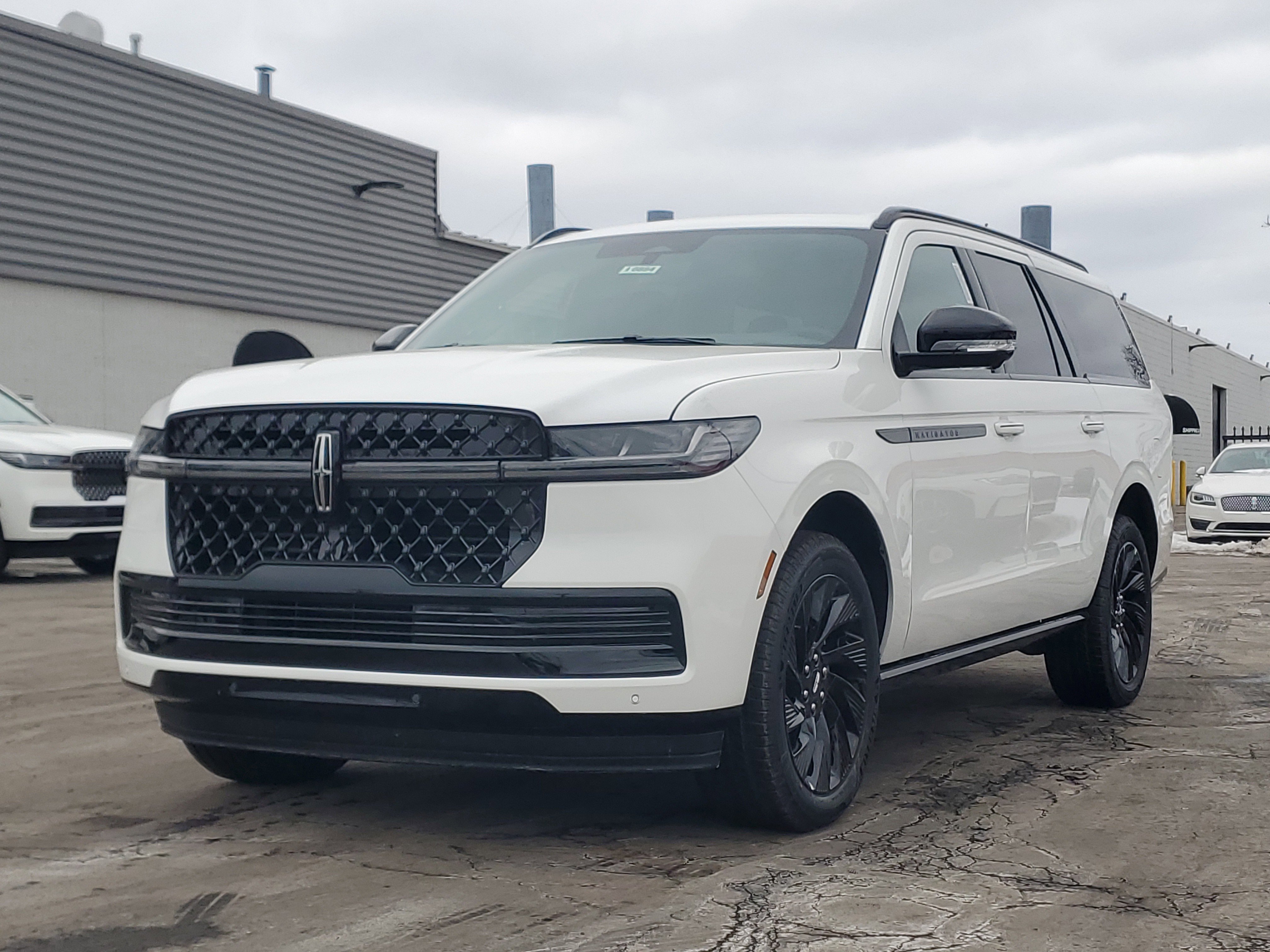 New 2026 Lincoln Navigator L Reserve w/ Jet Appearance Package video 2