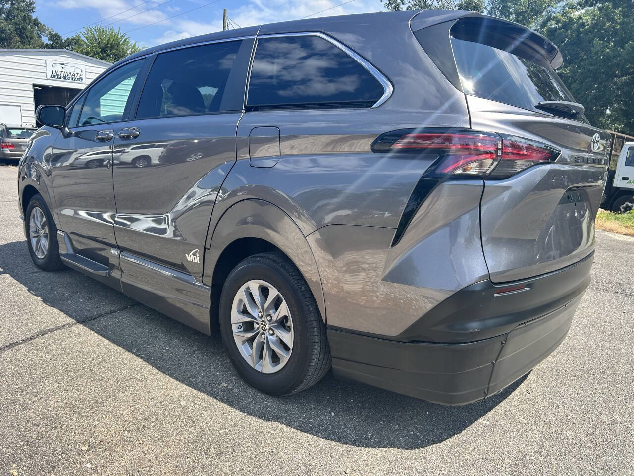Used 2022 Toyota Sienna LE image 10