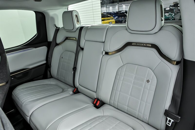 Used 2025 Rivian R1T Premium AWD/4WD image 24