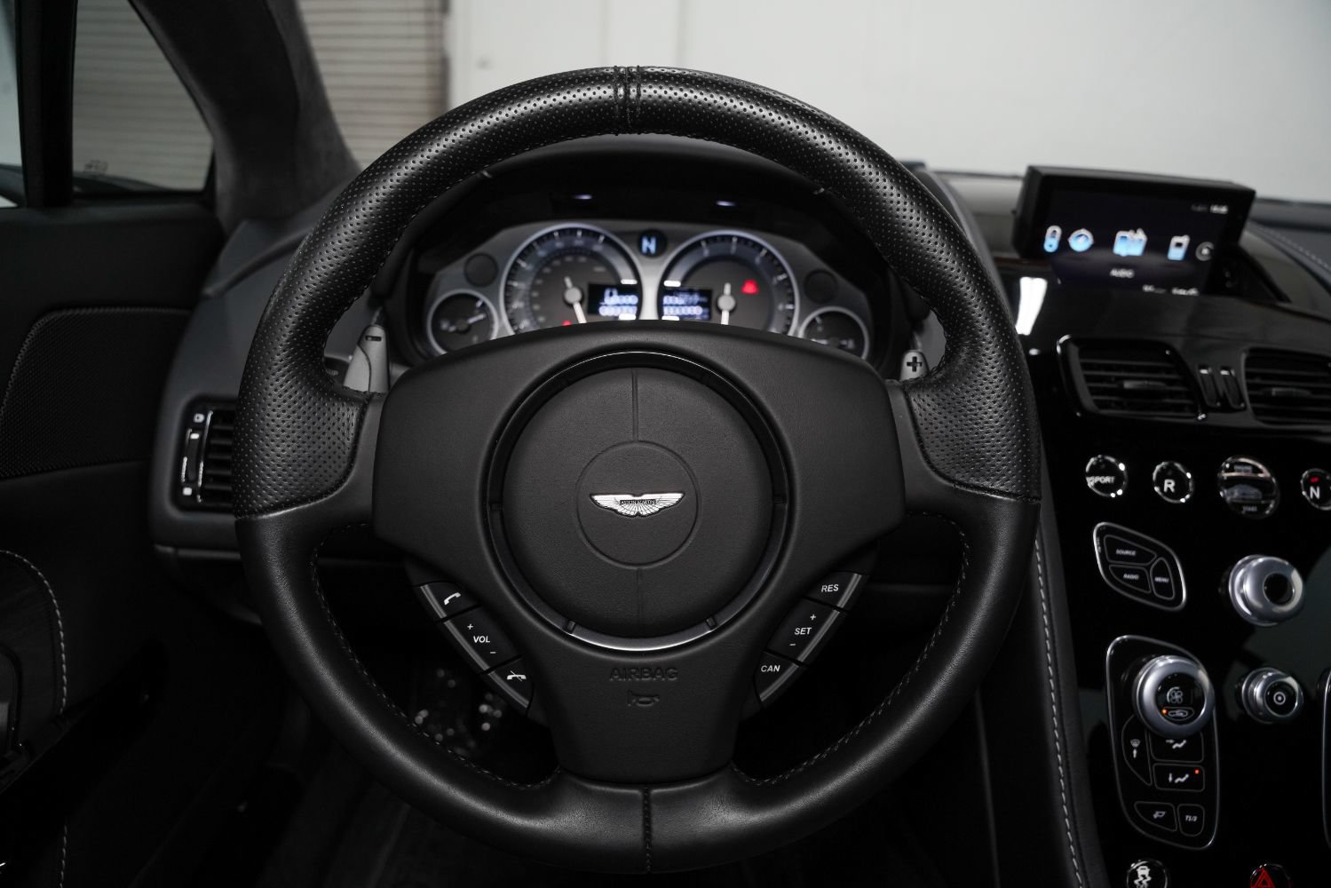 Used 2017 Aston Martin V12 Vantage S RWD image 44