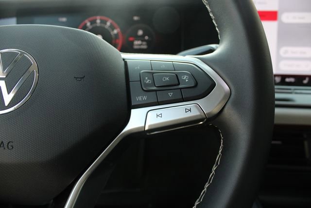 Used 2025 Volkswagen Tiguan SE FWD image 14