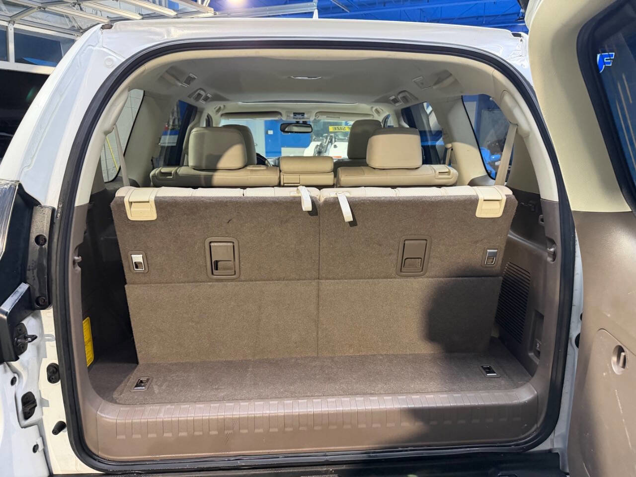 Used 2017 Lexus GX 460 Premium w/ Premium Package image 11