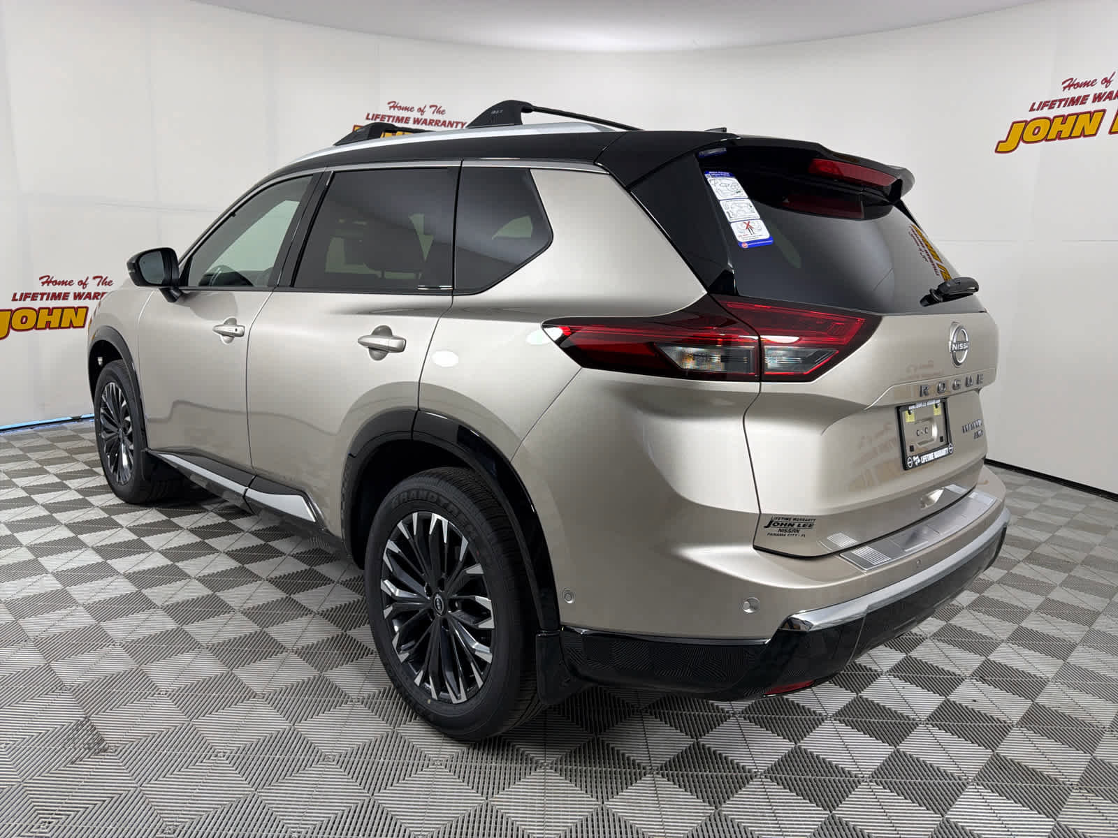 New 2026 Nissan Rogue Platinum image 3