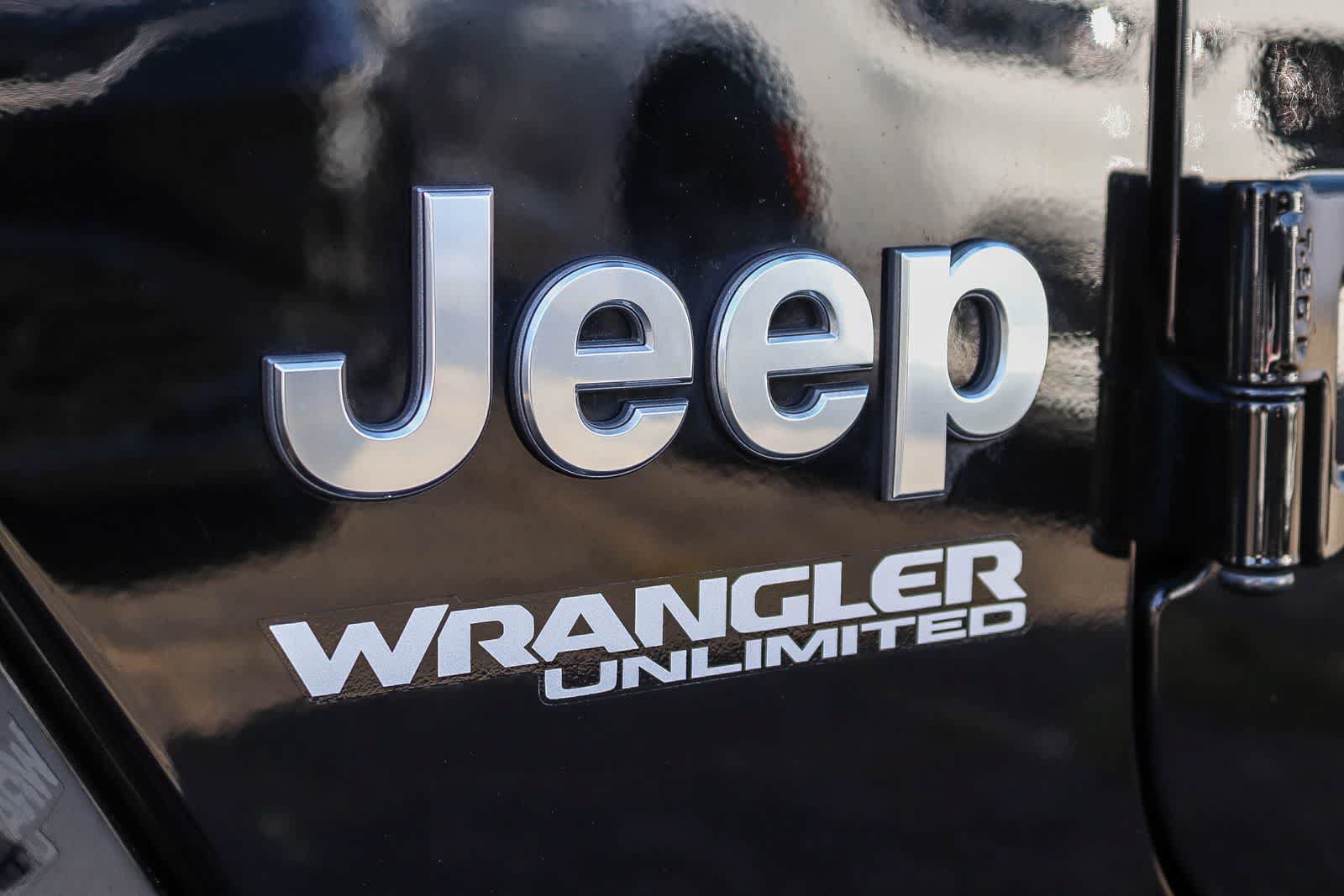Used 2018 Jeep Wrangler Unlimited Sahara AWD/4WD image 13